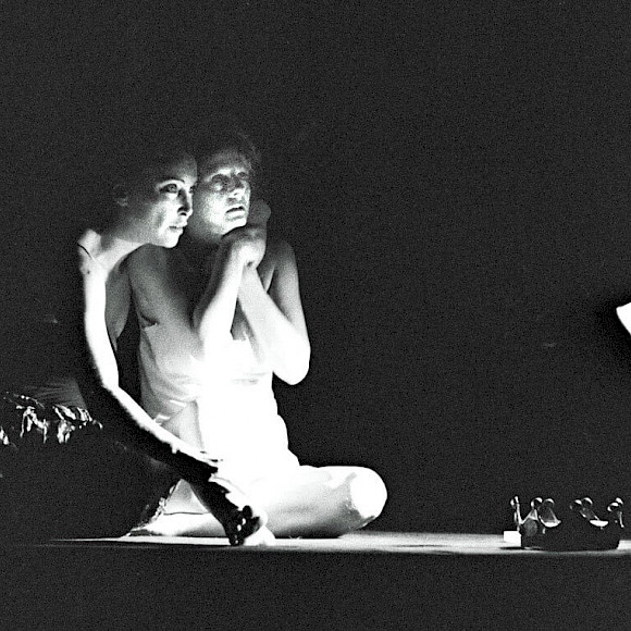 In »Antigone« von Sophokles/Hölderlin als Ismene mit Rotraut de Neve, Schauspiel Frankfurt, Regie: Christoph Nel, Foto: Mara Eggert
