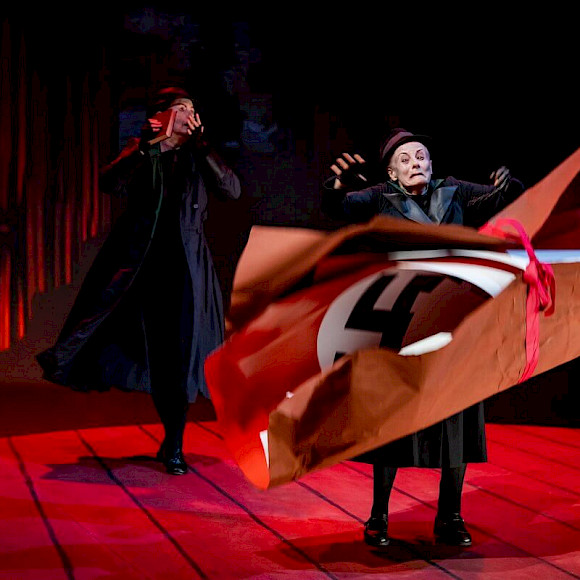 in »Der deutsche Mittagstisch« (A Doda) von Thomas Bernhard mit Ulli Meier, Theater in der Josefstadt, Regie: Claus Peymann, Foto: Philine Hofmann
