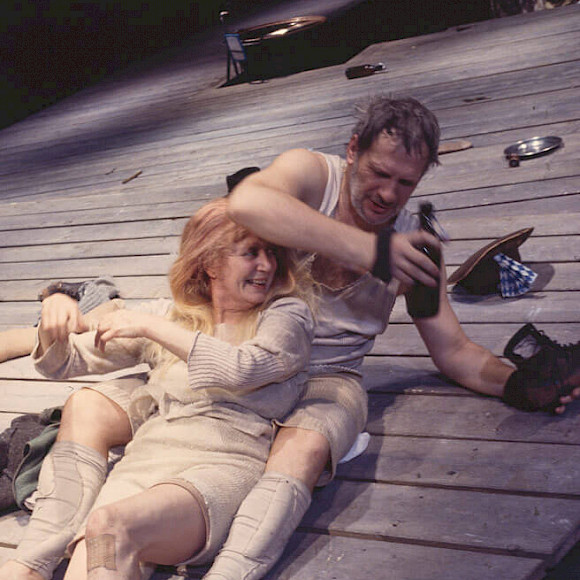 von H. Achternbusch, Schauspielhaus Hamburg, Malersaal, Christa Berndl, Michael Altmann, Bühne: Martin Kukulies, Foto: Matthias Horn