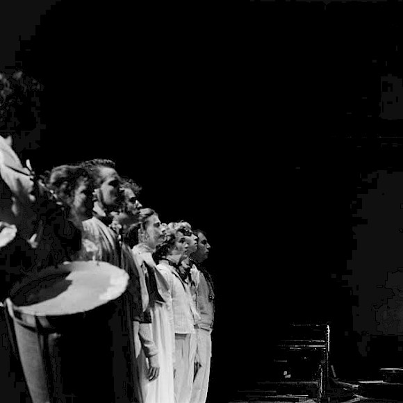 von Sophokles/Hölderlin, Städtische Bühnen Freiburg, Ensemble, Sybille Brunner, Bühne: Werner Hutterli, Foto: K. Fröhlich