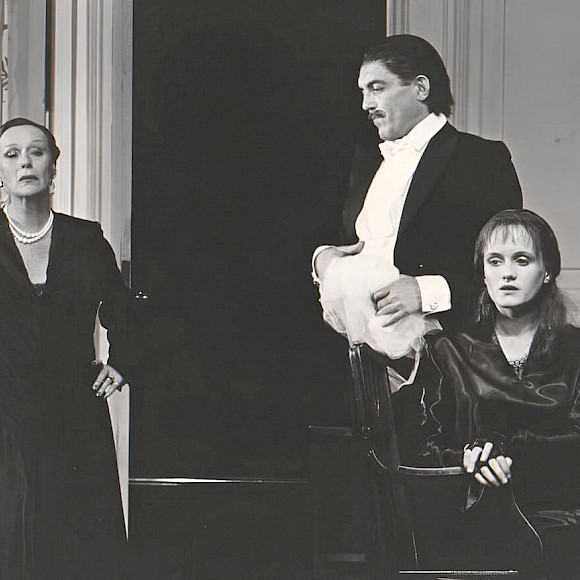 von August Strindberg, Freie Volksbühne Berlin, Inge Engelmann, Hermann Treusch, Mareile Geisler, Bühne: Karl Kneidl, Foto: A. Paczensky