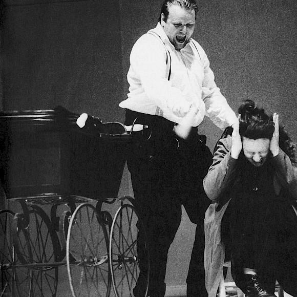 von Gerhart Hauptmannm Theater Oberhausen, Felix Vörtler, Anke Zillich, Bühne: Anna Stolze, Foto: Jürgen Diemer